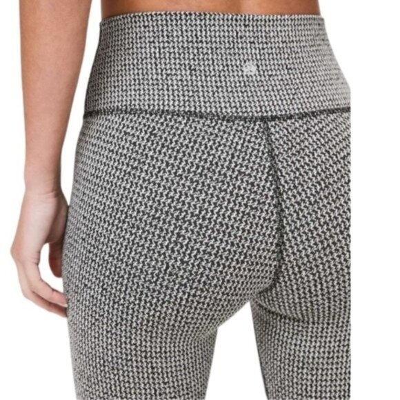 Lululemon Women's White Black Teeny Tooth Houndstooth High Times Leggings Size 6 - Picture 2 of 9